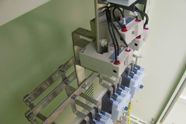 桃山配电柜-应急照明配电柜使用对工作人员的具